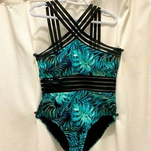 Stunning XL Bathing suit Very flattering and very comfortable